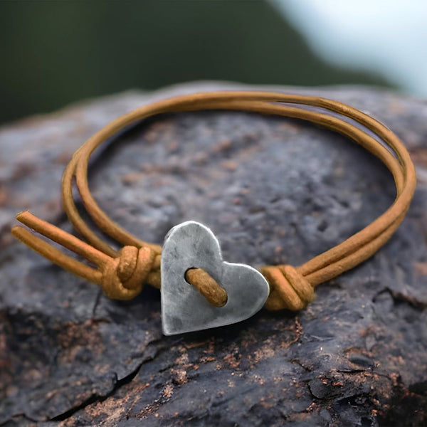 Amoura - Handmade bracelet with heart symbol